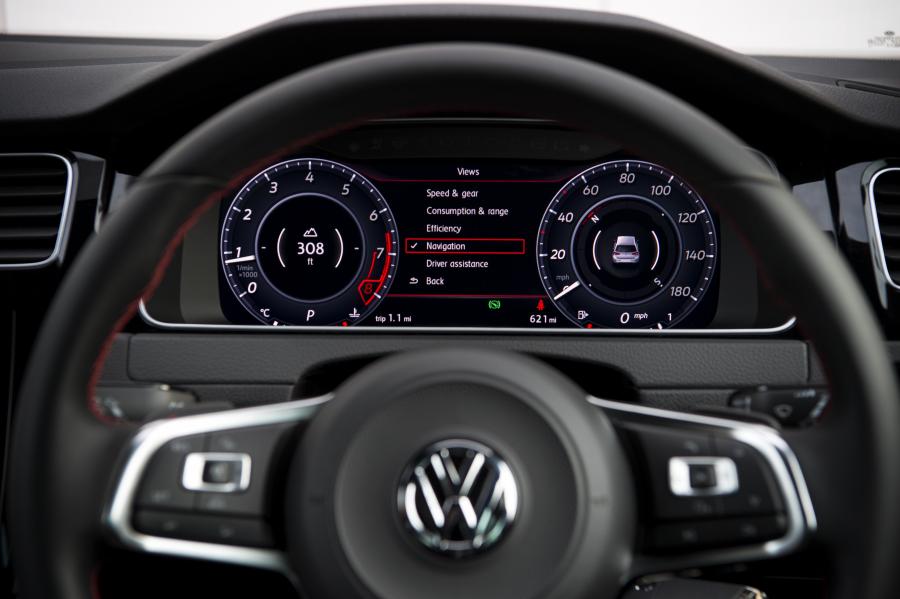 Панель приборов Volkswagen Golf GTi 5-Door 2017 года  (UK) (фото 6 из 28)